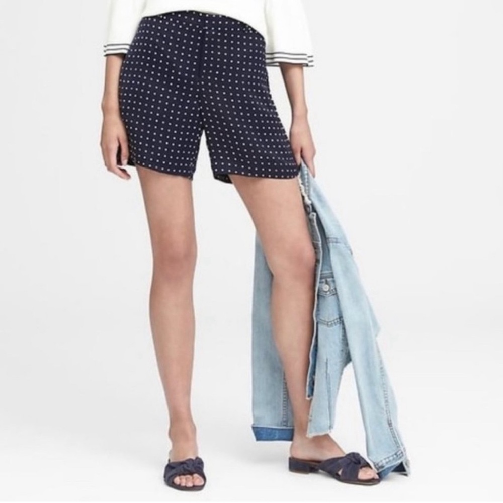 Banana Republic Navy Blue w/ white polka dots shorts size 12